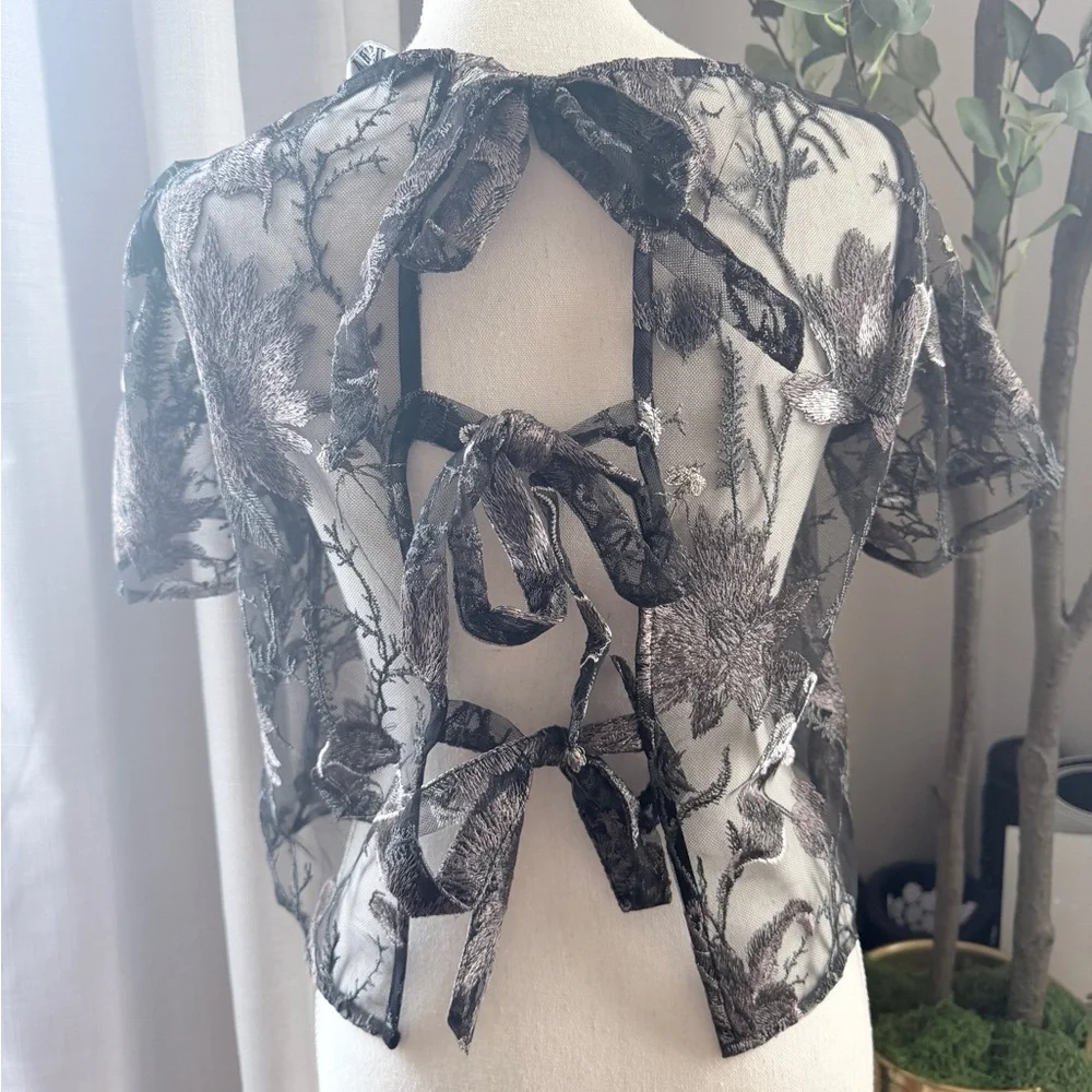 Disturbia Sheer Black Floral Embroidered Short-Sleeve Top US2 - Picture 3 of 5